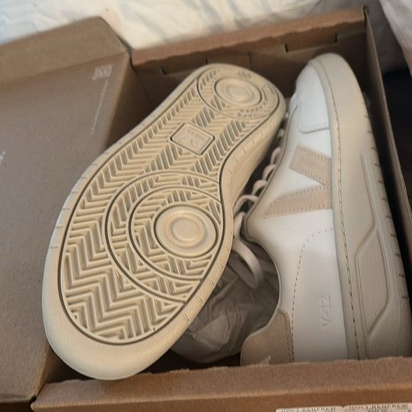 Veja V-12 - Picture 2 of 2